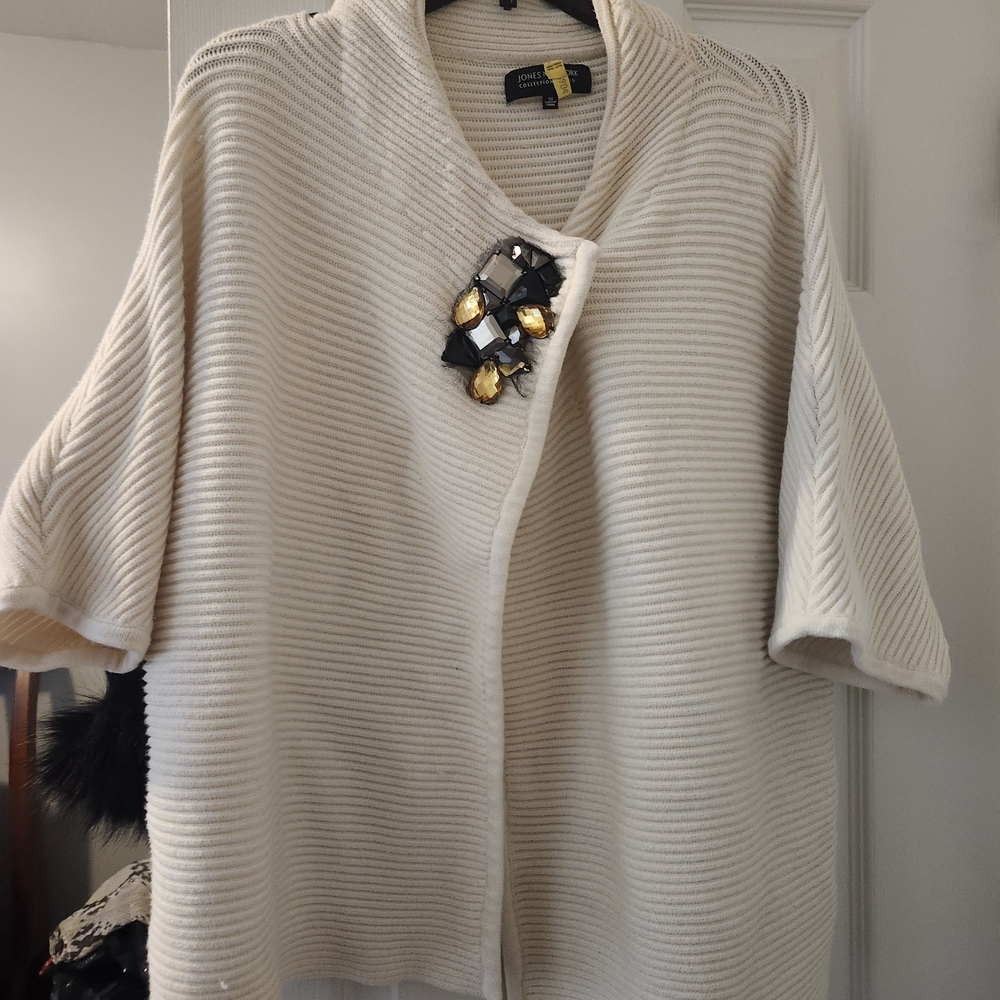 Jones New York Cream Ribbed Shawl-Collar Poncho with Jewel Brooch